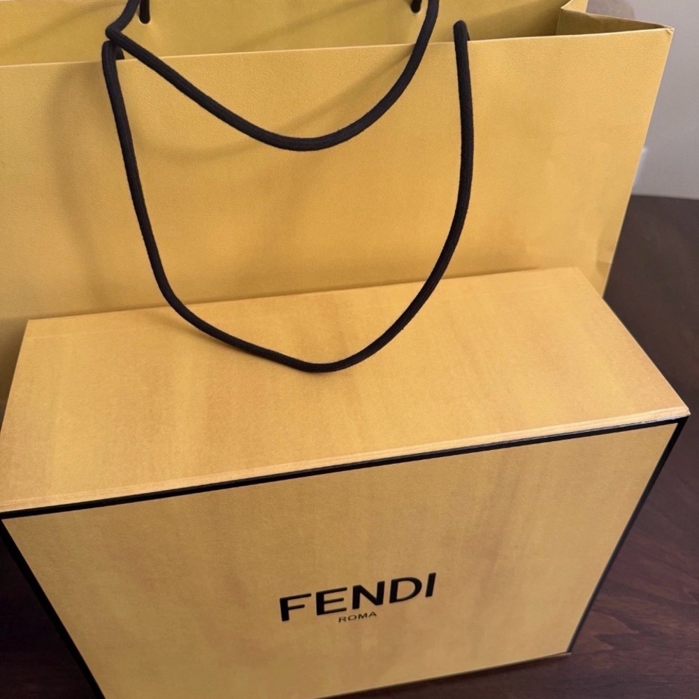 Fendi Yellow Bag with Black Lettering Dustbag and shopping bag - Picture 5 of 5